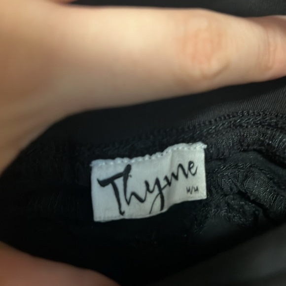 LOT - H&M nursing top and Thyme Maternity high waisted pregnancy shorts - Picture 4 of 4